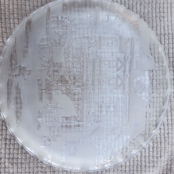 Crystal Clear Winter Traditions Frosted/Etched Platter - Picture 3 of 4